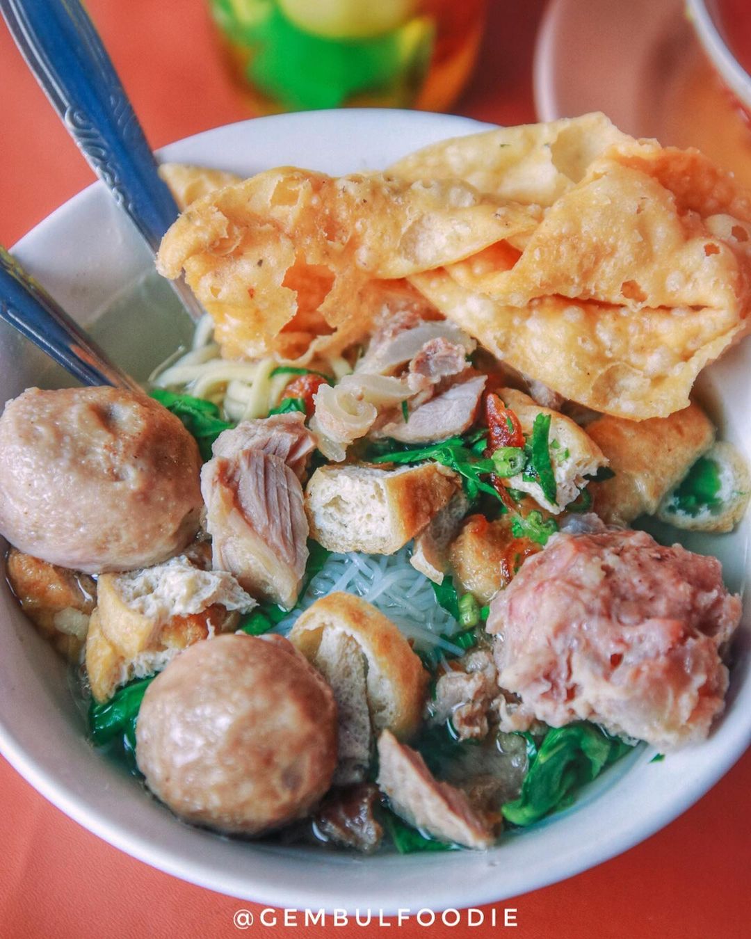 Cara Unik Menikmati Bakso